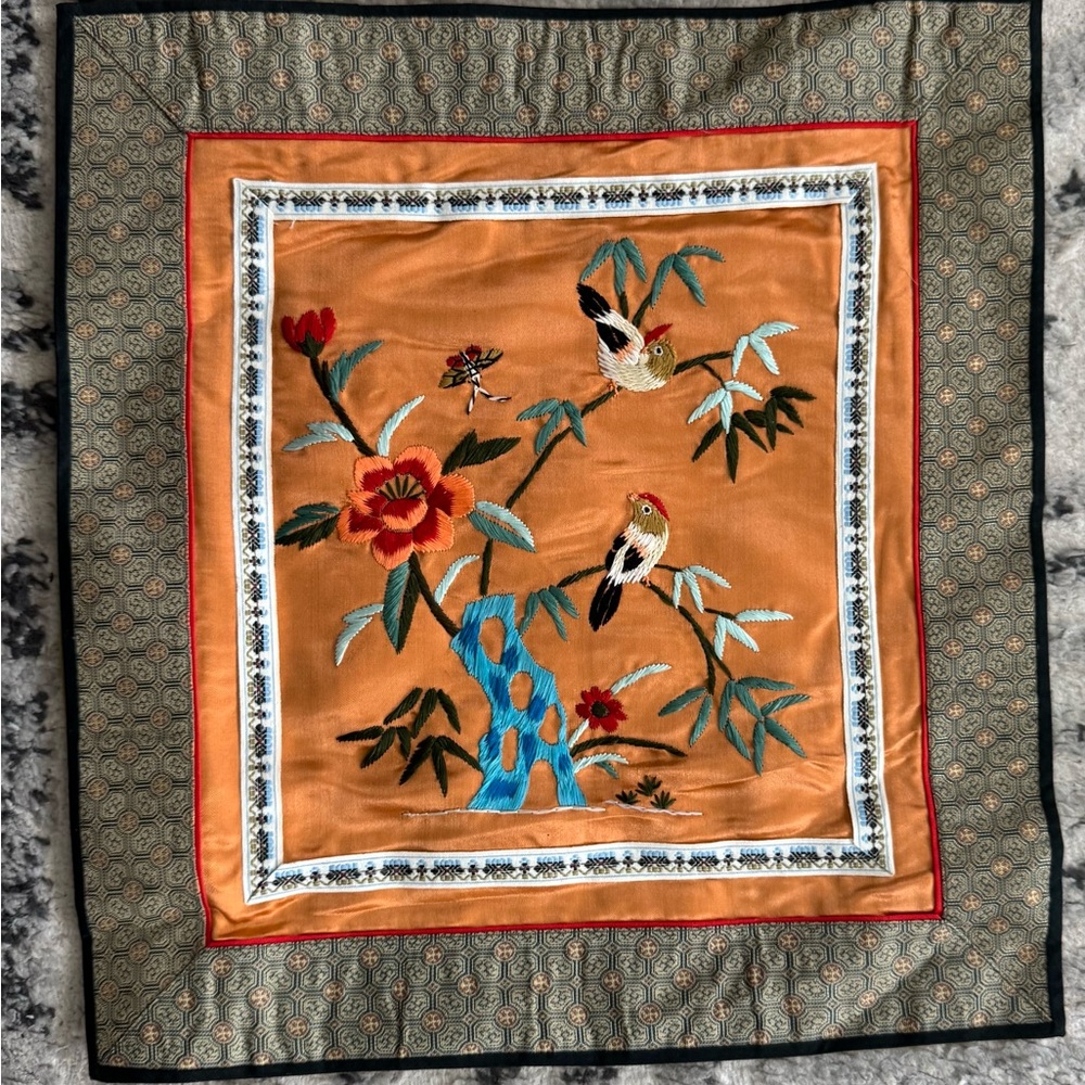 8- Chinese silk embroidered floral and birds panels ( all different stitching) - Picture 10 of 12